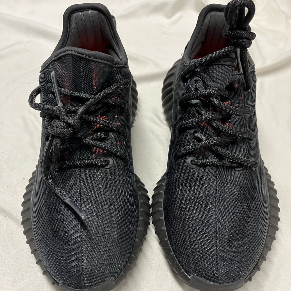 Adidas Yeezy Boost Mono Cinder black kid’s size 4.5